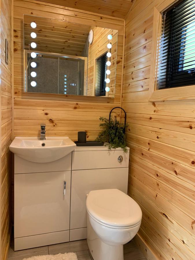 River Huts, Highland River Retreat With Hot Tub Inverness Esterno foto