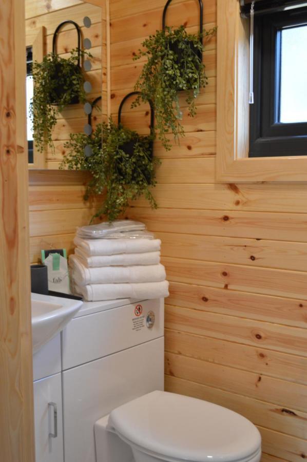 River Huts, Highland River Retreat With Hot Tub Inverness Esterno foto