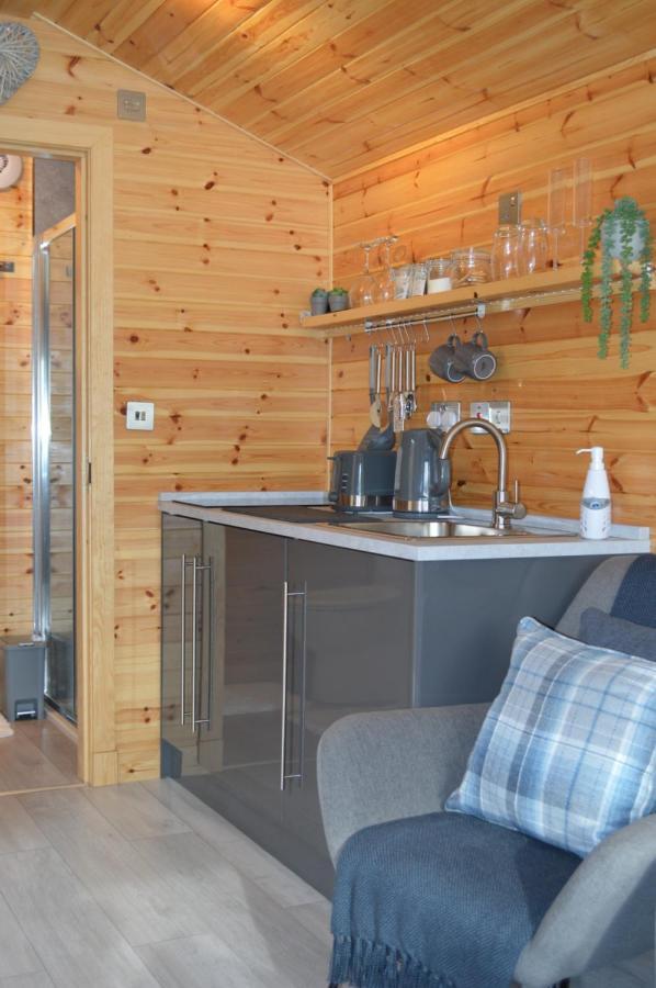 River Huts, Highland River Retreat With Hot Tub Inverness Esterno foto