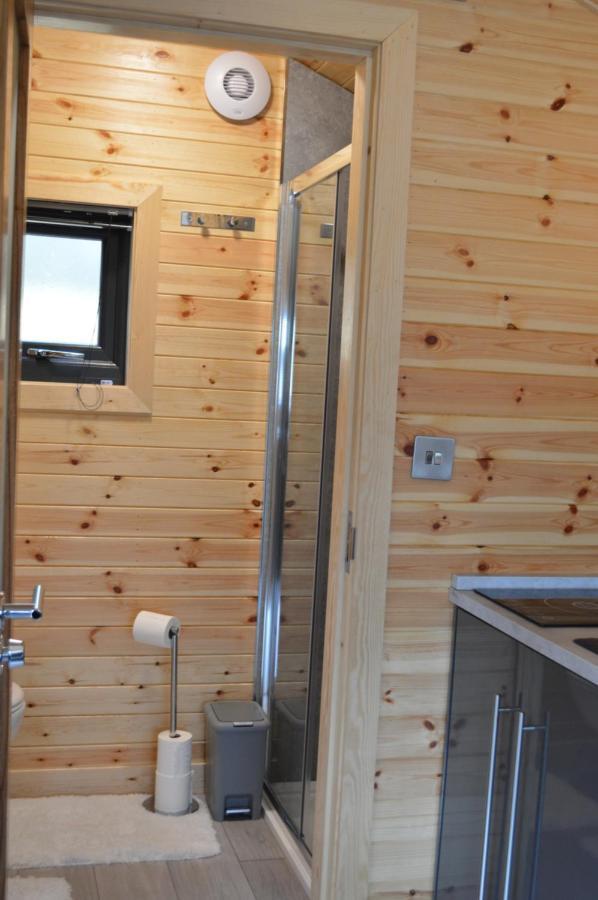 River Huts, Highland River Retreat With Hot Tub Inverness Esterno foto